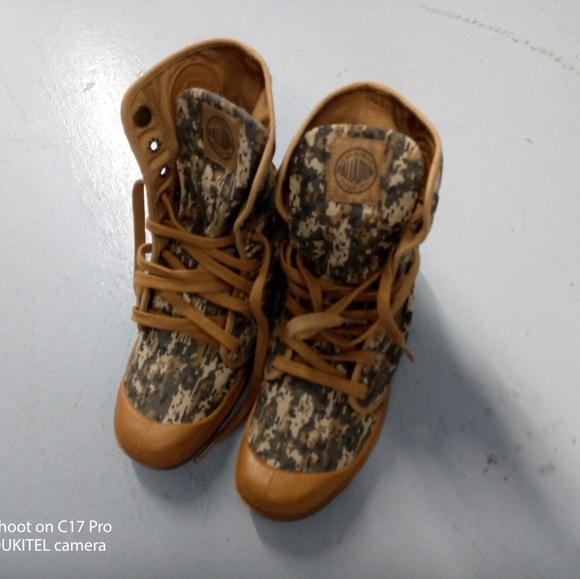 Boots - Picture 3 of 3